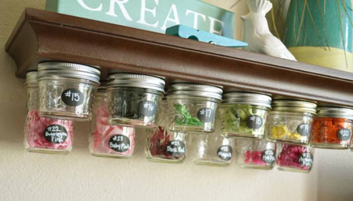 Como Manter Seus Potes de Plástico Livres de Odores e Manchas