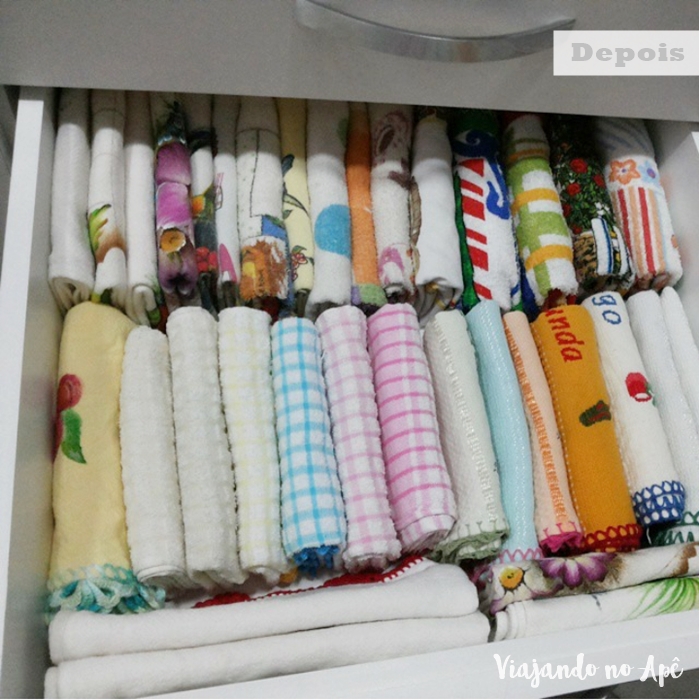 O Segredo da Gaveta Perfeita: Organizando Panos de Prato com Colmeias