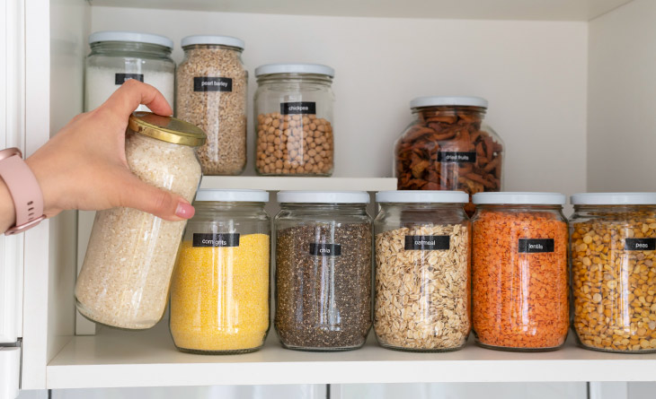 5 Soluções Criativas para Organizar Potes de Vidro no Banheiro