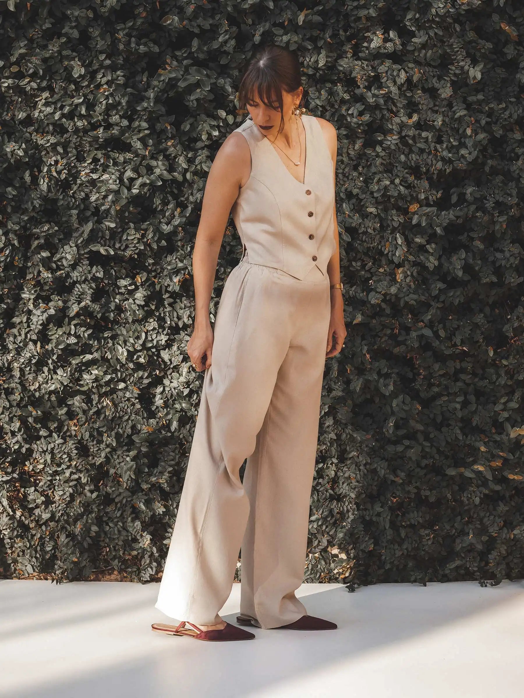 Do Trabalho ao Happy Hour: 5 Looks com Calça Bege Essenciais