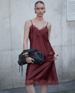 Os melhores tênis para seu slip dress