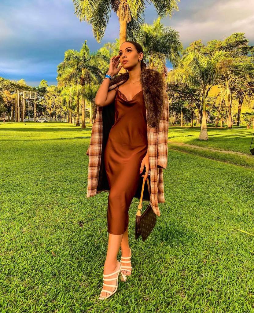 Acessórios que transformam seu slip dress