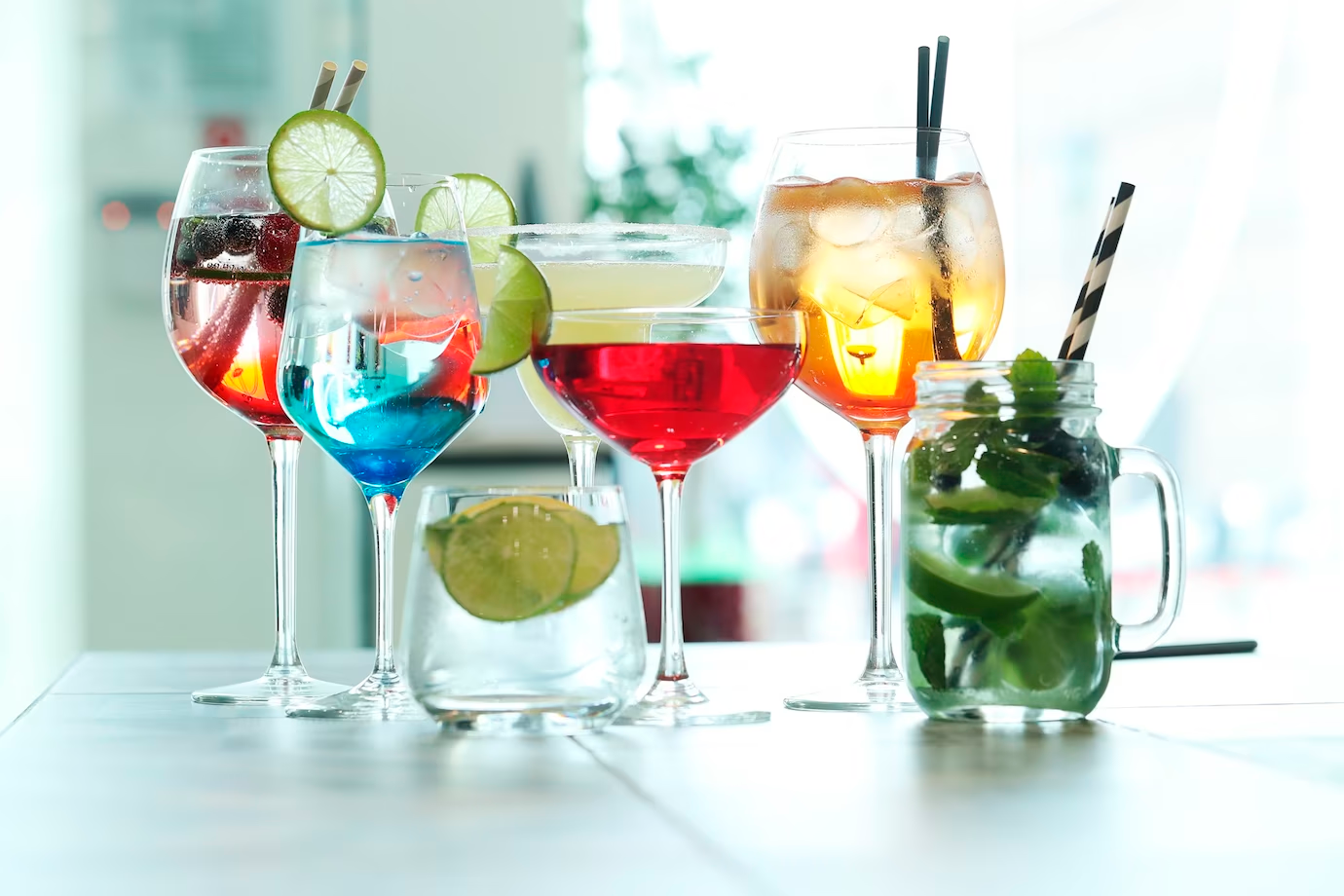 5 Títulos para Posts de Blog:
1. Guia Completo: Qual Copo Usar para Cada Coquetel?
2. Do Old Fashioned ao Martini: Desvendando os Copos de Bar Essenciais
3. Invista no Seu Bar em Casa: Os 5 Copos Indispensáveis para Drinks Perfeitos
4. Copos de Coquetel: Como a Escolha Certa Eleva a Experiência da Sua Bebida
5. Além do Básico: Copos Especiais para Drinks Exóticos e Clássicos