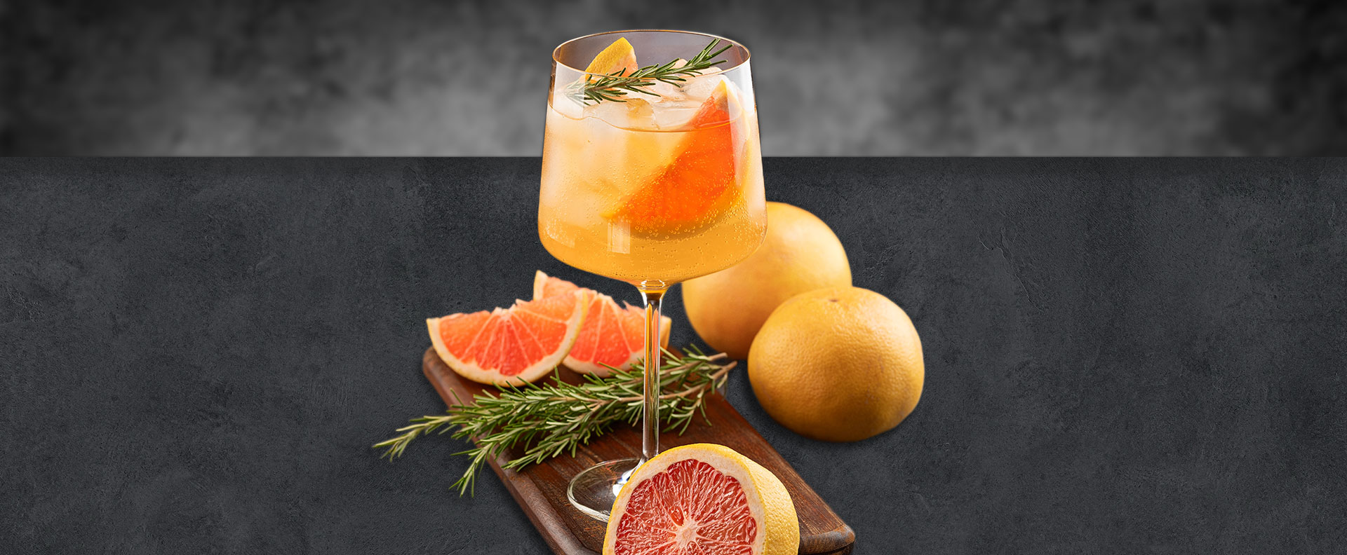 5 Títulos para Posts de Blog:
1. Guia Completo: Qual Copo Usar para Cada Coquetel?
2. Do Old Fashioned ao Martini: Desvendando os Copos de Bar Essenciais
3. Invista no Seu Bar em Casa: Os 5 Copos Indispensáveis para Drinks Perfeitos
4. Copos de Coquetel: Como a Escolha Certa Eleva a Experiência da Sua Bebida
5. Além do Básico: Copos Especiais para Drinks Exóticos e Clássicos