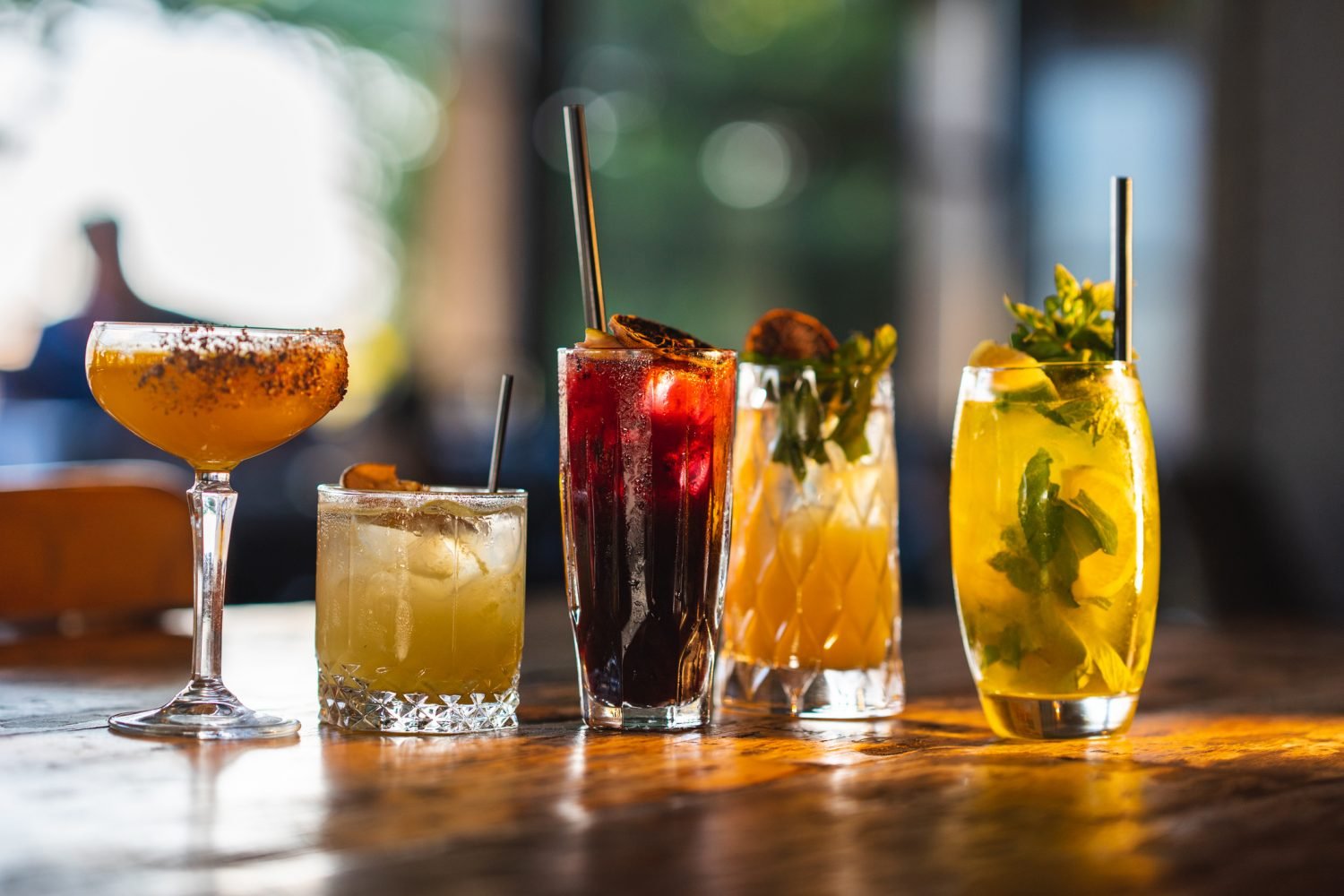 5 Títulos para Posts de Blog:
1. Guia Completo: Qual Copo Usar para Cada Coquetel?
2. Do Old Fashioned ao Martini: Desvendando os Copos de Bar Essenciais
3. Invista no Seu Bar em Casa: Os 5 Copos Indispensáveis para Drinks Perfeitos
4. Copos de Coquetel: Como a Escolha Certa Eleva a Experiência da Sua Bebida
5. Além do Básico: Copos Especiais para Drinks Exóticos e Clássicos