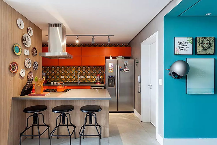 Cozinhas pequenas: Dicas de cores e iluminação para ampliar o espaço