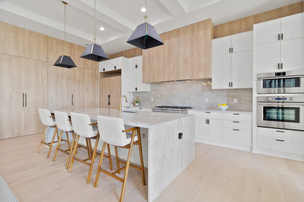 5 ideias de títulos para posts sobre cozinha americana pequena:
1. Cozinha Americana Pequena: Transforme seu Espaço com Dicas de Otimização.
2. Decoração de Cozinha Americana Compacta: Funcionalidade e Estilo.
3. Tendências 2025/2026 para Cozinhas Americanas Pequenas: Cores e Materiais.
4. Como Planejar sua Cozinha Americana Pequena: Medidas Essenciais.
5. Ampliando Visualmente sua Cozinha Americana Pequena: Truques de Design.