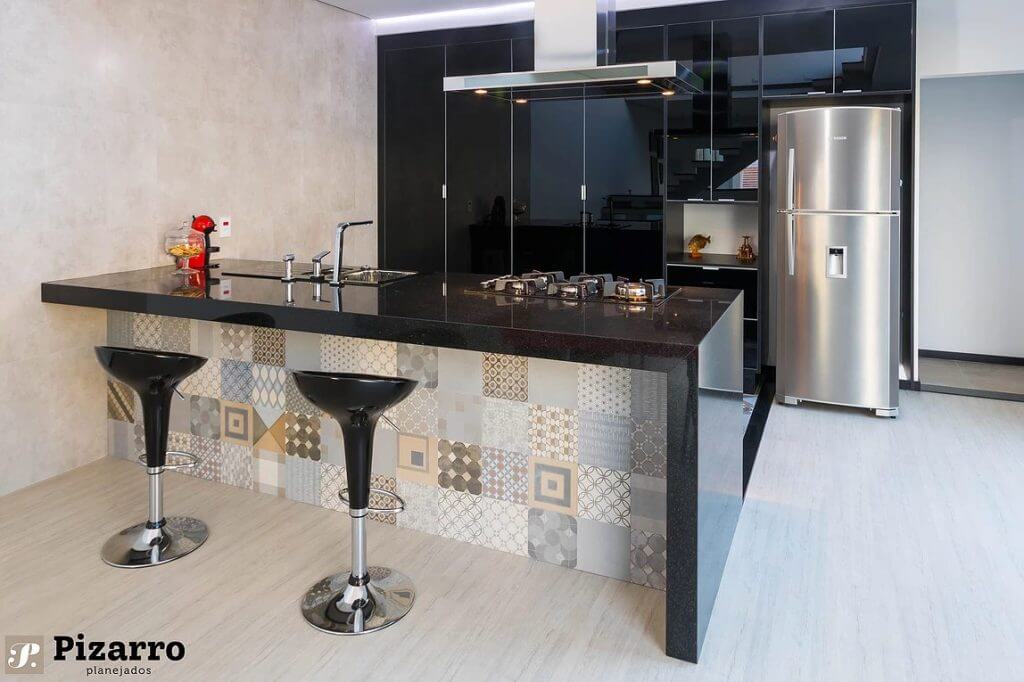 Cozinha com ilha ou península: Qual se adapta melhor ao seu espaço?