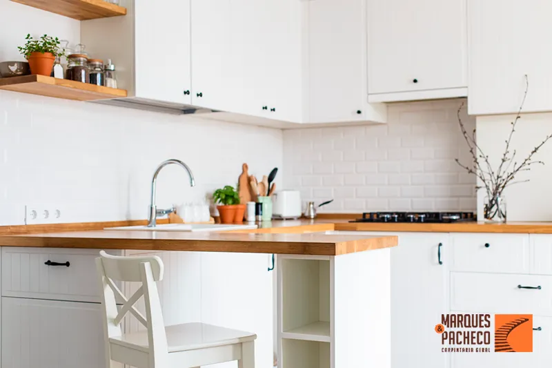 Guia Completo: Escolhendo a Madeira Ideal para sua Bancada de Cozinha