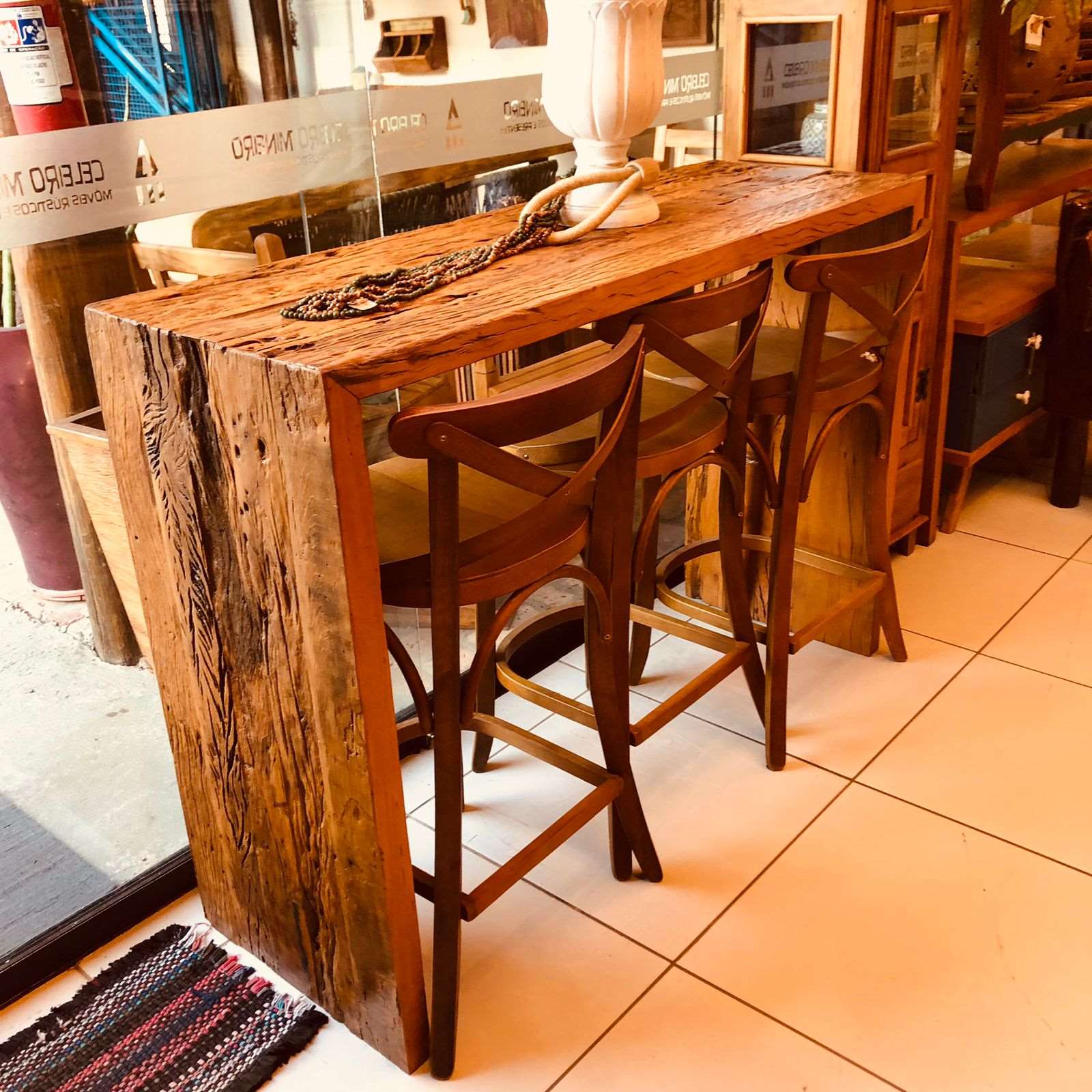 Design de Interiores: Como Combinar Bancadas de Madeira com Armários e Cores