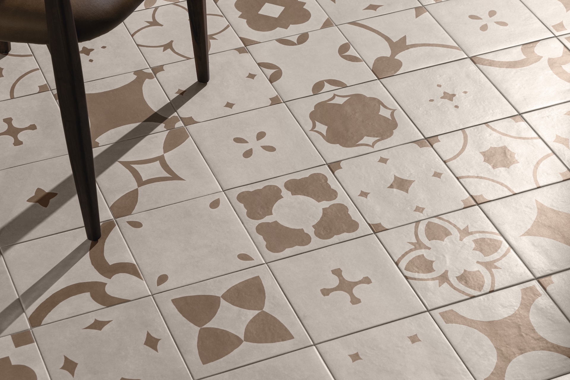 Ladrilho Hidráulico vs. Porcelanato: Qual a Melhor Opção para Seu Projeto?