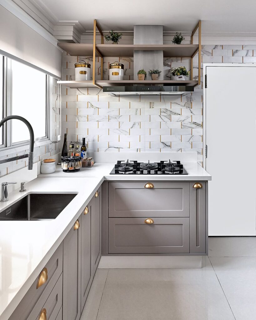 10 ideias criativas para cozinha pequena parecer maior