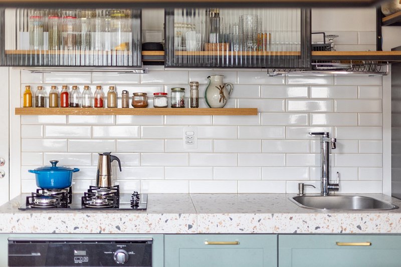 10 ideias criativas para cozinha pequena parecer maior