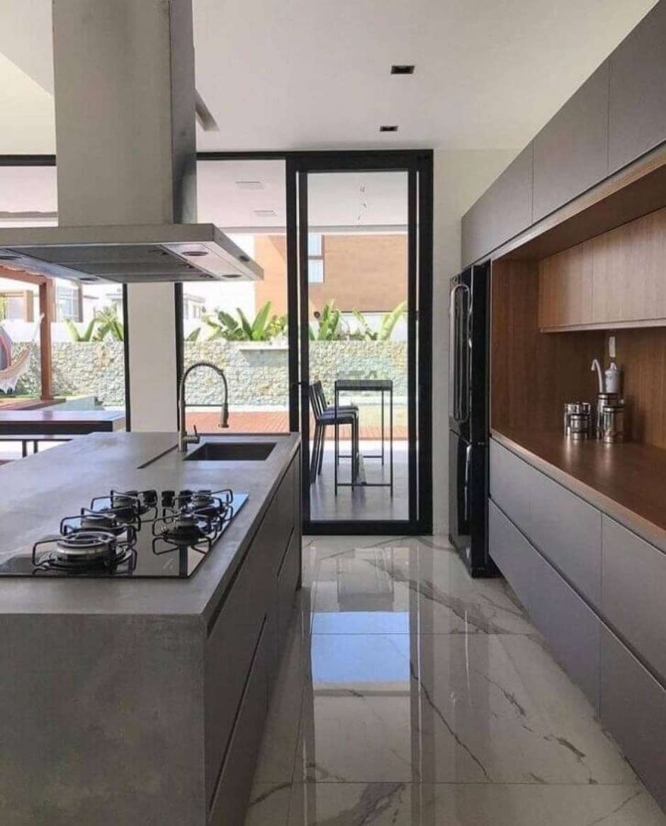 cozinha planejada com ilha e armários