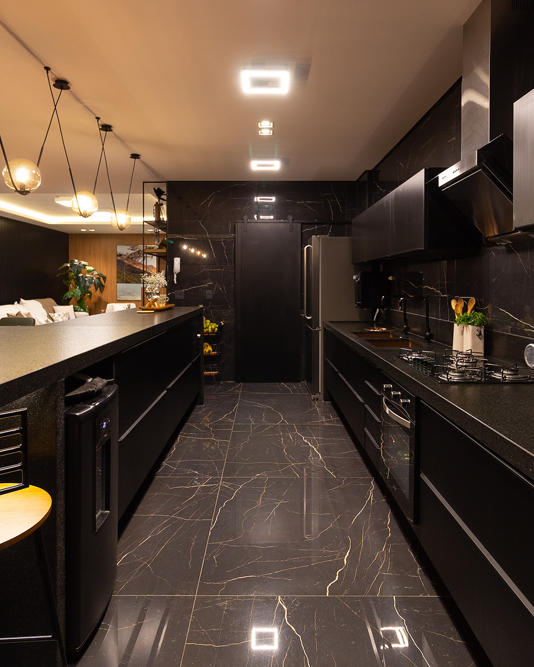 5 Inspirações de Cozinha Planejada Preta para Transformar seu Espaço