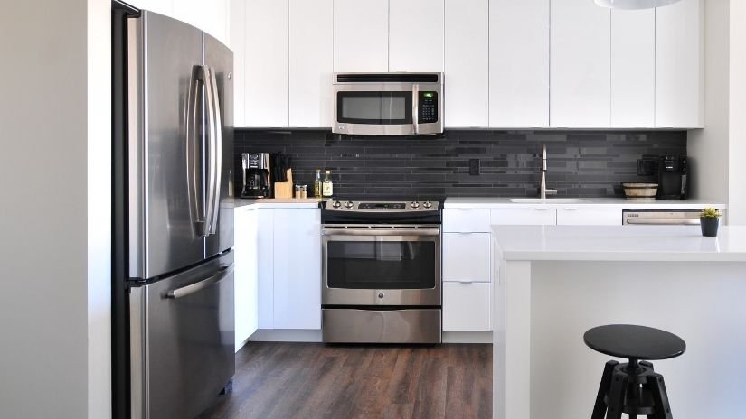 Guia Completo: Como Escolher a Bancada Perfeita para sua Cozinha Preta