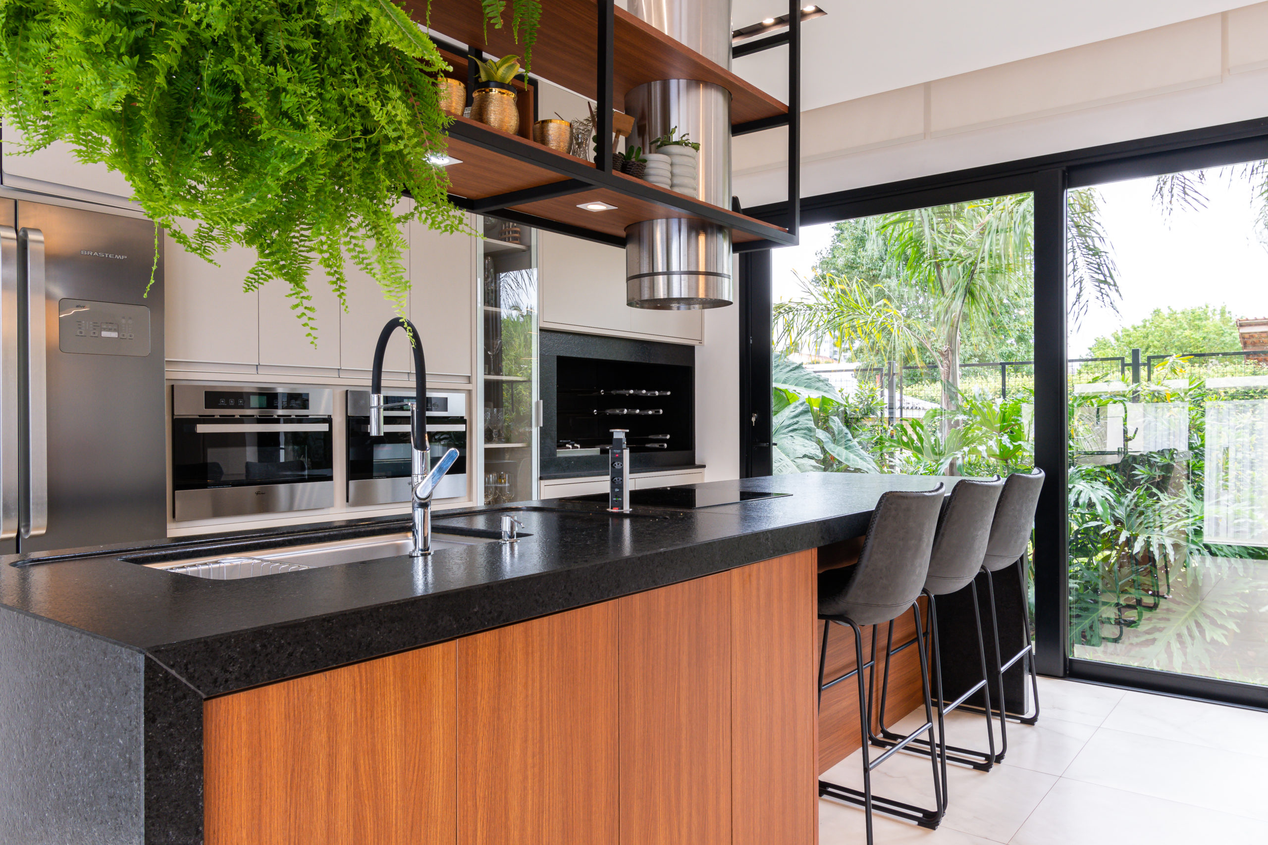 O Custo de uma Cozinha Planejada Preta: O Que Você Precisa Saber