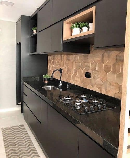 Iluminação Estratégica: Dicas Essenciais para Cozinhas Planejadas Pretas