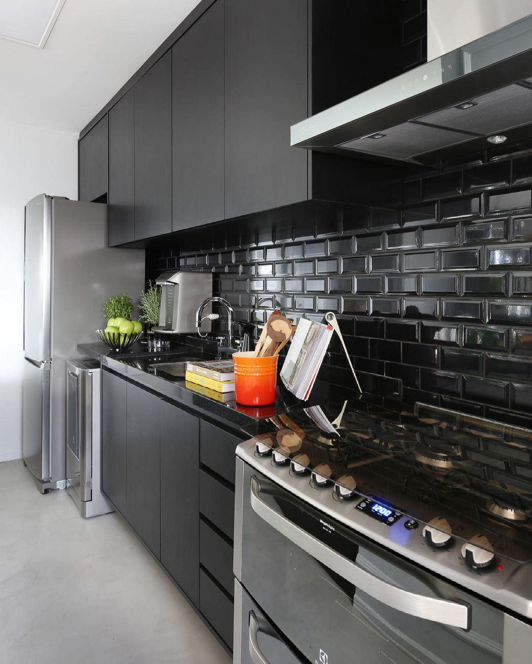 cozinha planejada preta