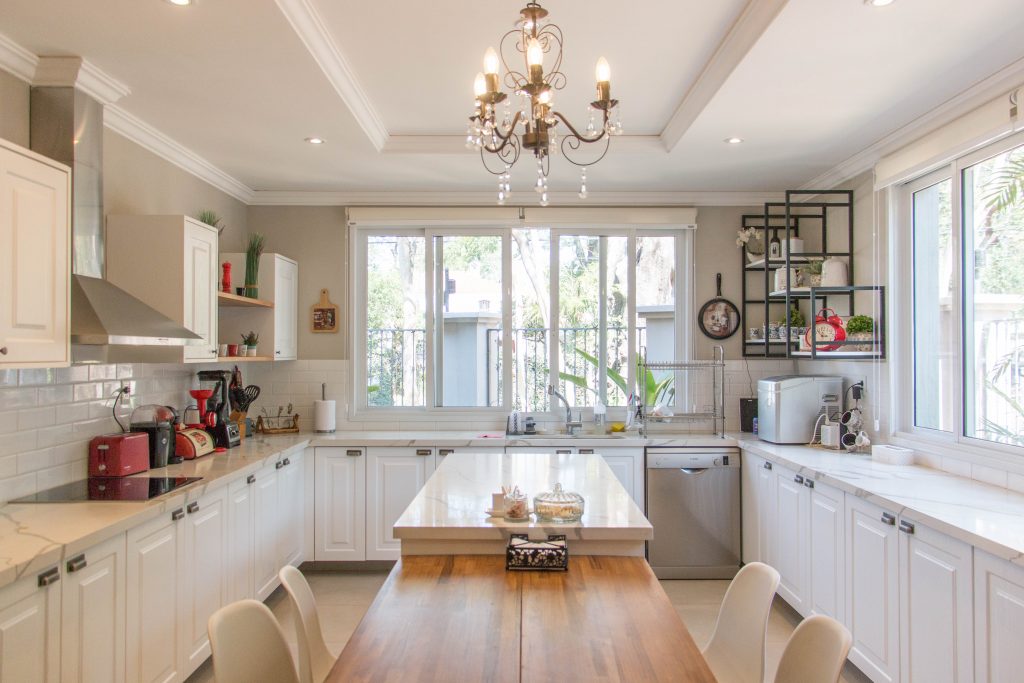 Os Segredos do Acabamento Envelhecido em Móveis Provençais