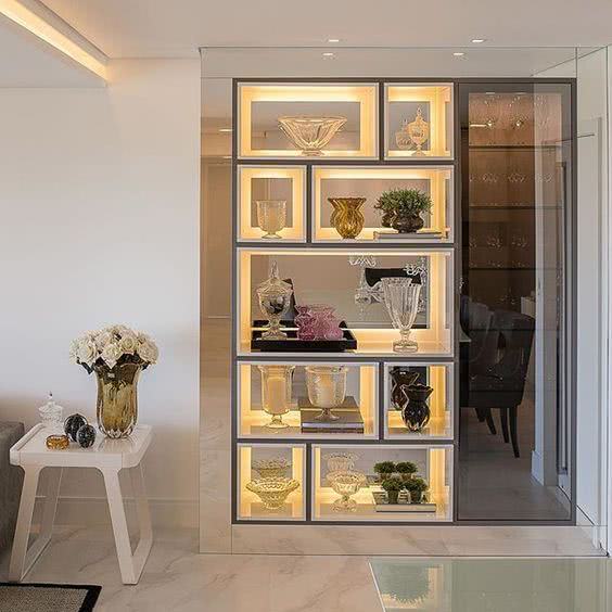 cristaleira de canto para sala pequena