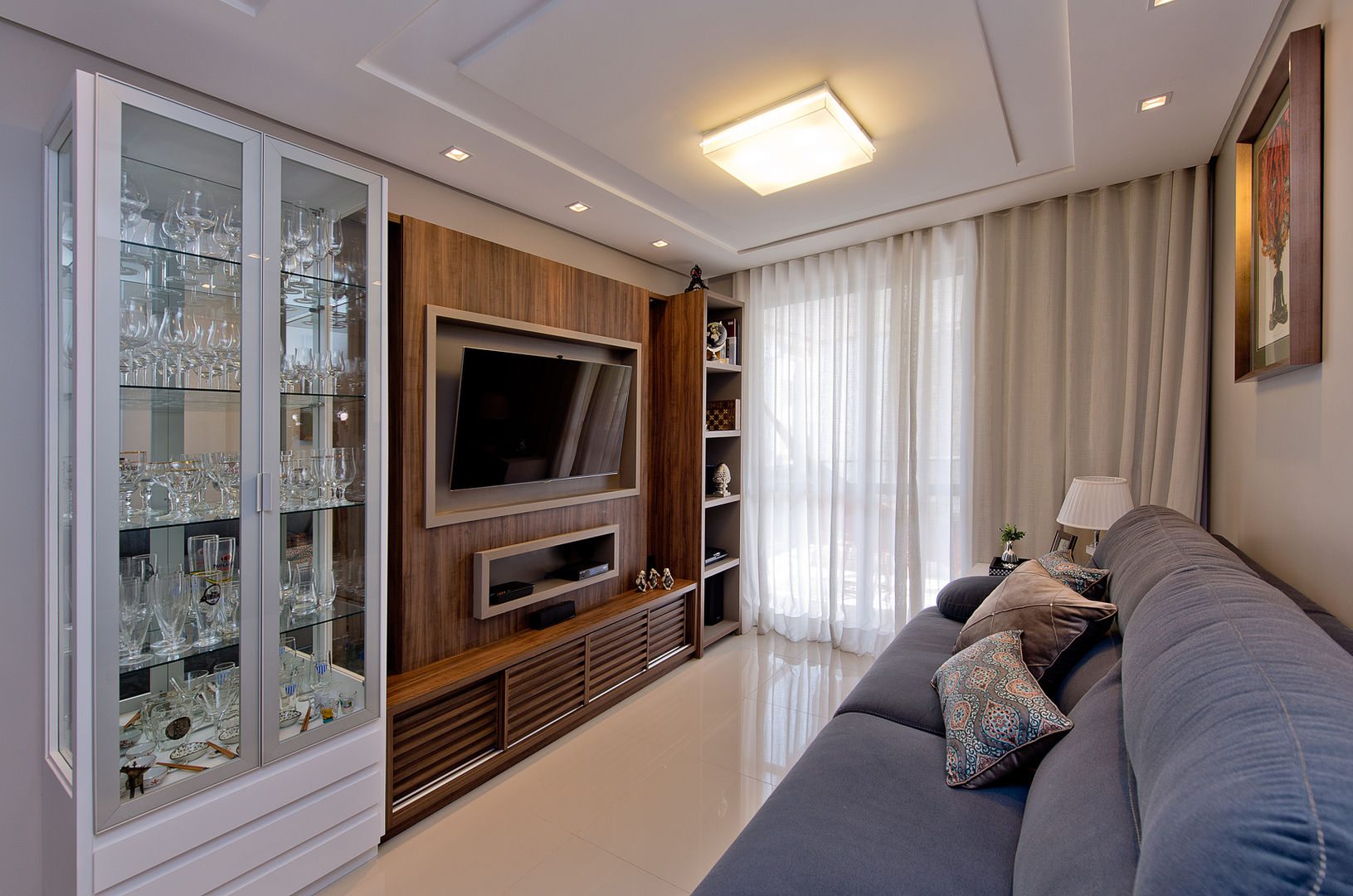 erros comuns ao decorar cristaleira na sala