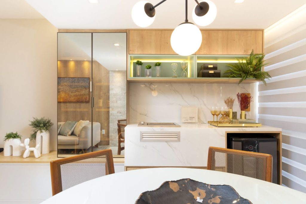 cristaleira na sala de estar