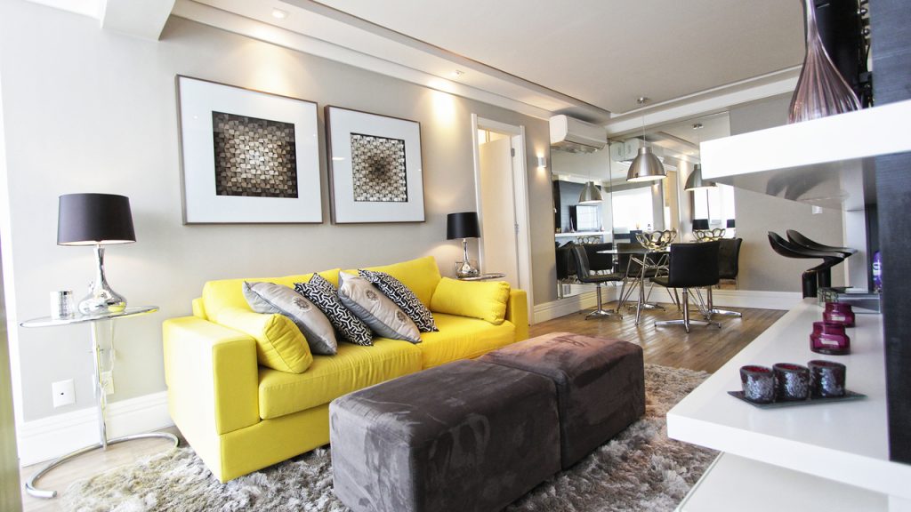 5 Dicas Essenciais para Pendurar Quadros Sem Furos no Apartamento Alugado