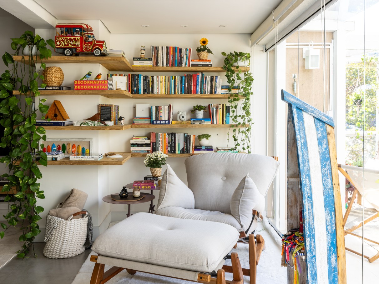 Além da Estante: 7 Ideias Inovadoras para Usar Livros na Decoração
