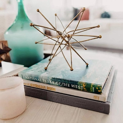 Além da Estante: 7 Ideias Inovadoras para Usar Livros na Decoração