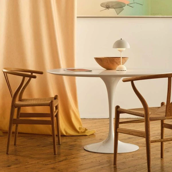 decoracao com mesa de saarinen