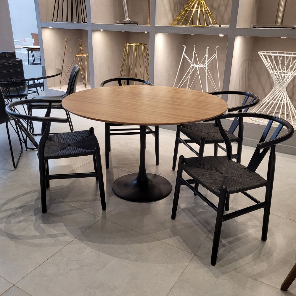 decoracao com mesa de saarinen