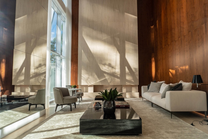 pé direito duplo vs pé direito simples decoração