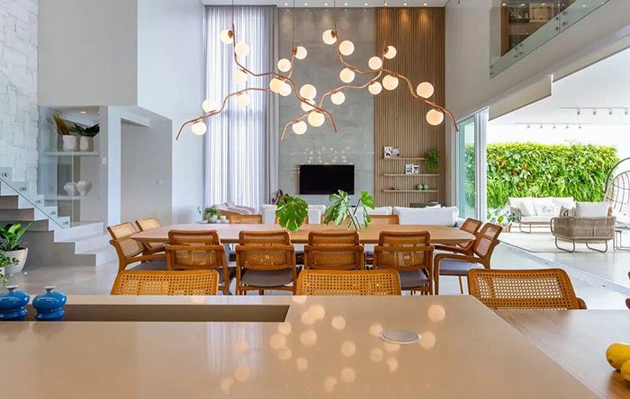 pé direito duplo vs pé direito simples decoração