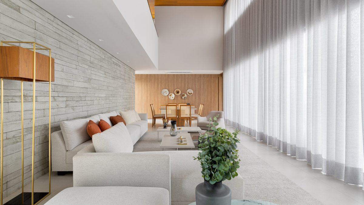 pé direito duplo vs pé direito simples decoração