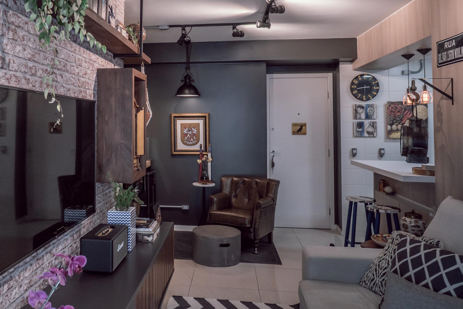 Cores e Iluminação: Criando a Atmosfera Industrial Perfeita em Ambientes Pequenos