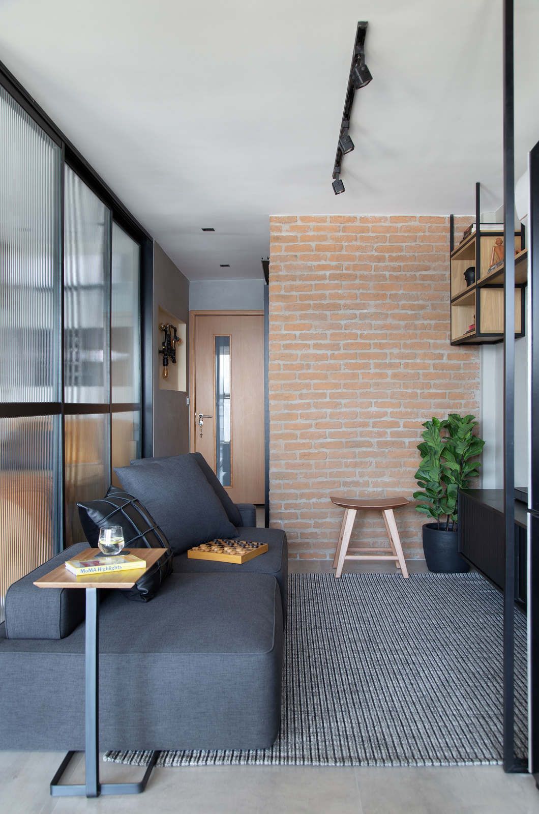 Cores e Iluminação: Criando a Atmosfera Industrial Perfeita em Ambientes Pequenos