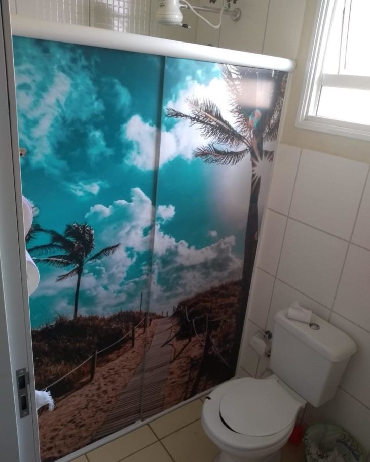 erros comuns adesivo banheiro descolando