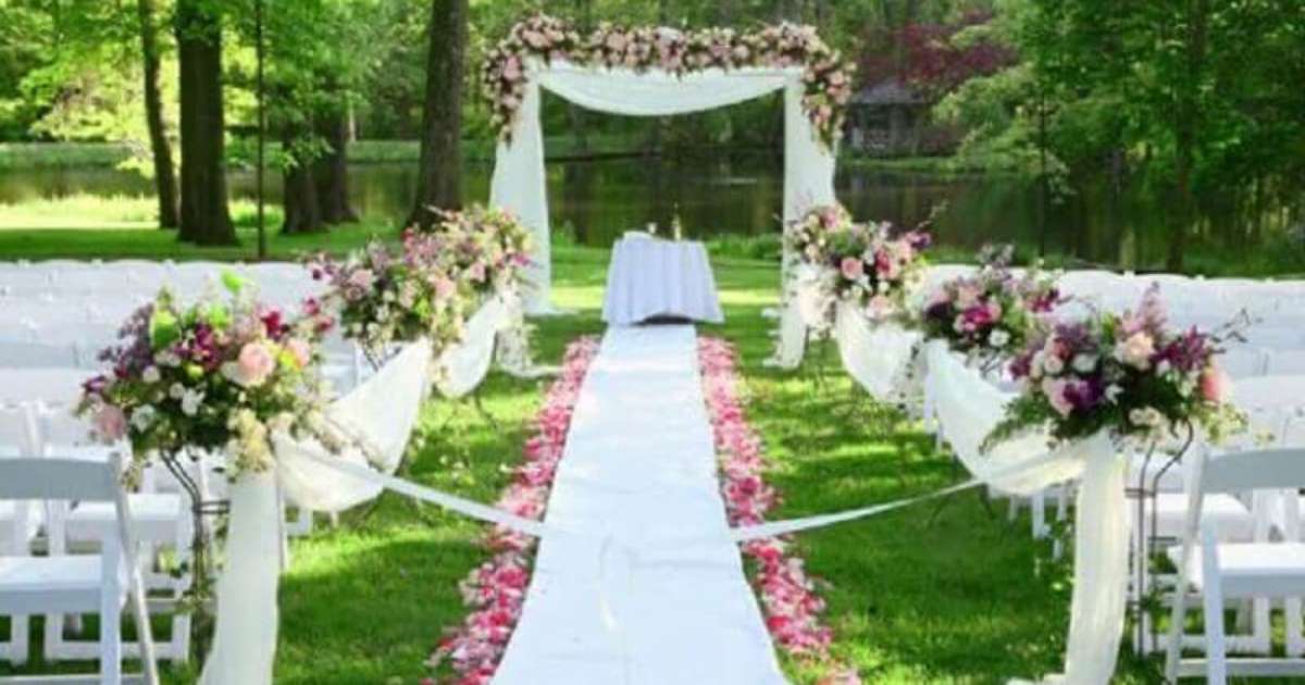 Como Escolher Flores da Estação para Economizar na Decoração do seu Casamento