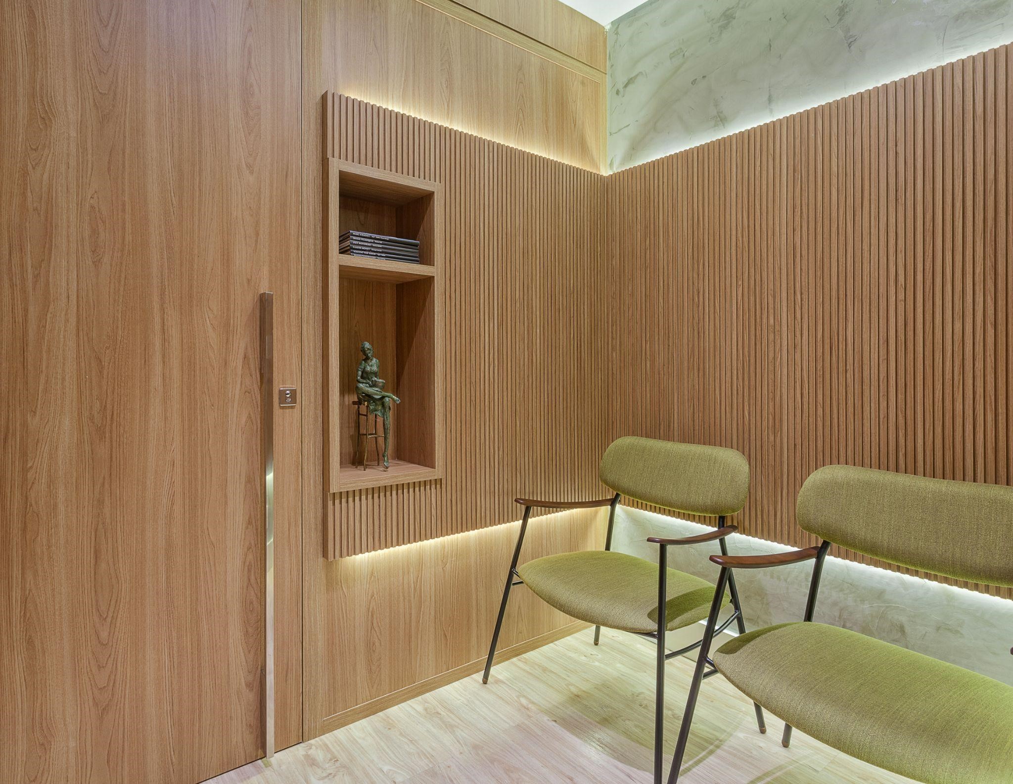 Mobiliário Ergonômico: Como Escolher a Cadeira Ideal para Seu Consultório