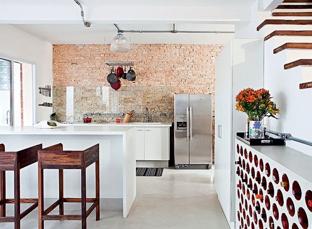 decoracao de cozinha com parede de tijolinho