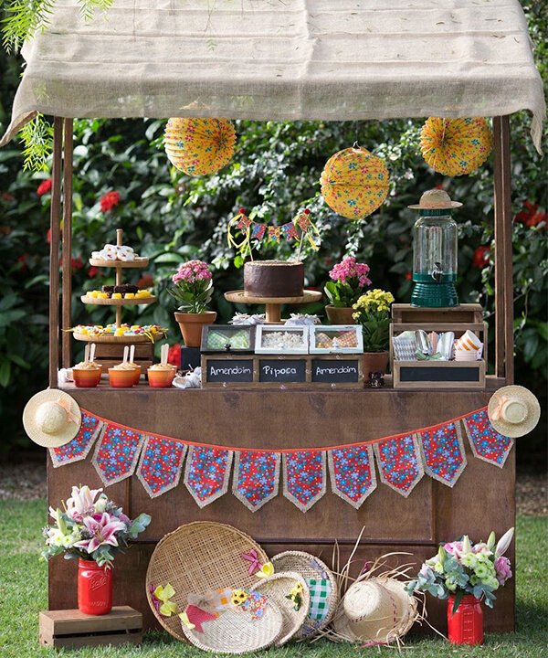 DIY: Como Fazer Bandeirinhas e Balões de Papel para Sua Festa Junina