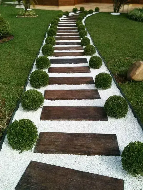 decoracao de jardim com pedras pintadas