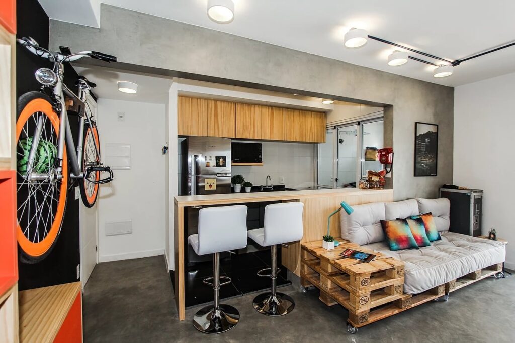 Cores e texturas: Personalizando sua kitnet sem gastar muito