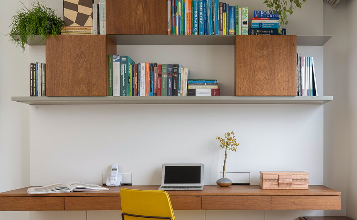 decoracao de quarto com prateleiras para livros