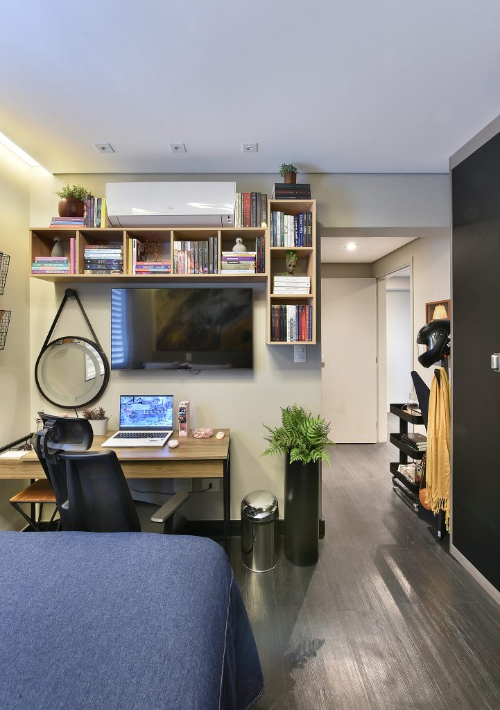 decoracao de quarto com prateleiras para livros