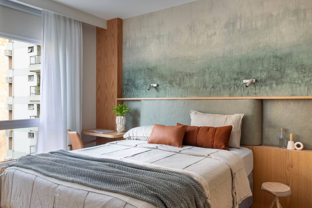 decoracao de quarto de casal com papel de parede