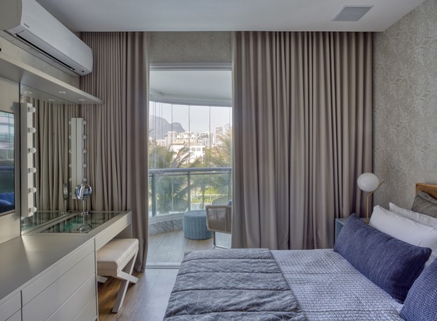 penteadeira integrada painel tv quarto casal pequeno