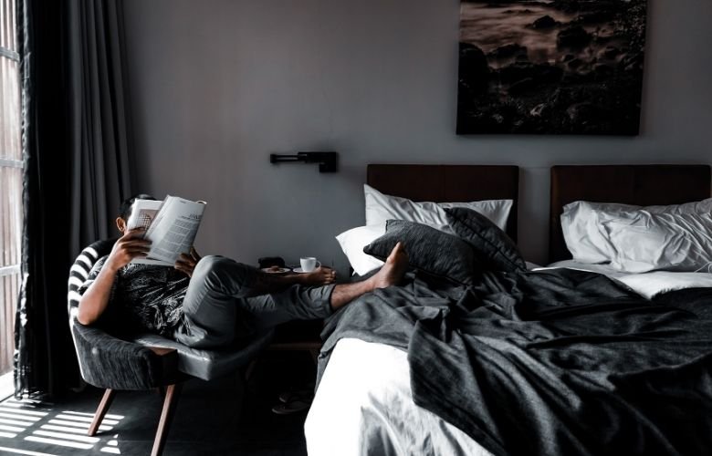 As Melhores Cores Sóbrias para um Quarto Masculino Elegante e Relaxante