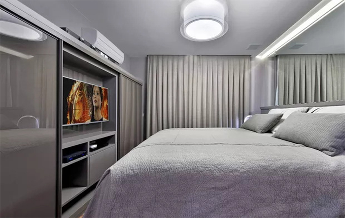 Inspirações de design: quartos de casal pequenos com TV integrada